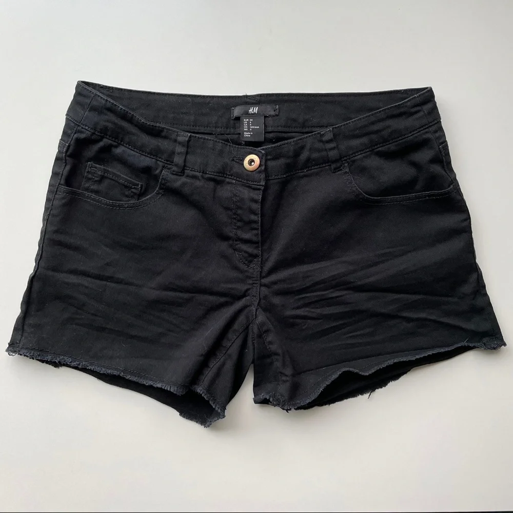 🖤Black H&M Shorts - Picture 1 of 4